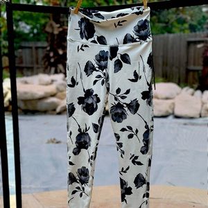 Mono b boutique workout leggings 🏋️‍♀️